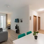 Appartamento Delux Akácfa With 3 Bedroom Budapest