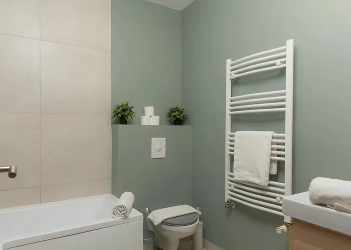 Apartament Delux Akacfa With 3 Bedroom *