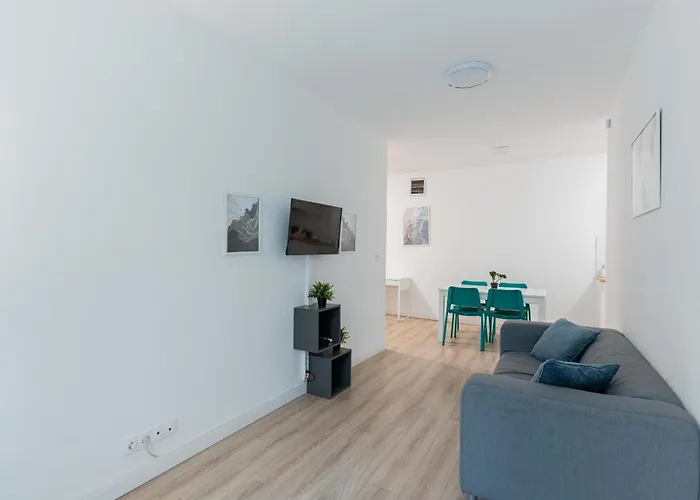 Apartamento Delux Akácfa With 3 Bedroom Budapest